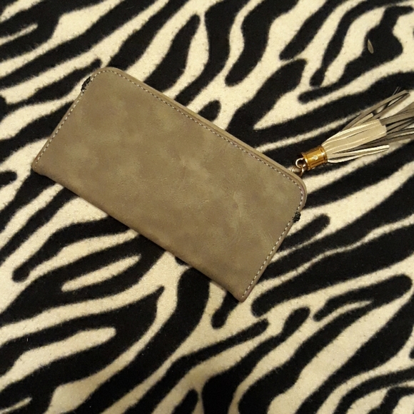 A faux soft leather  phone and ID case - Picture 1 of 3